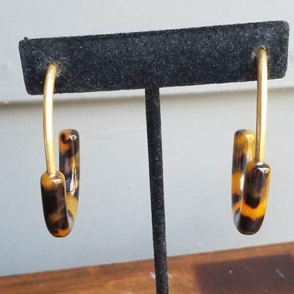 NWT J Crew Gold Tone Tortoise 1/2 Hoop Stud Earrings - Picture 1 of 7